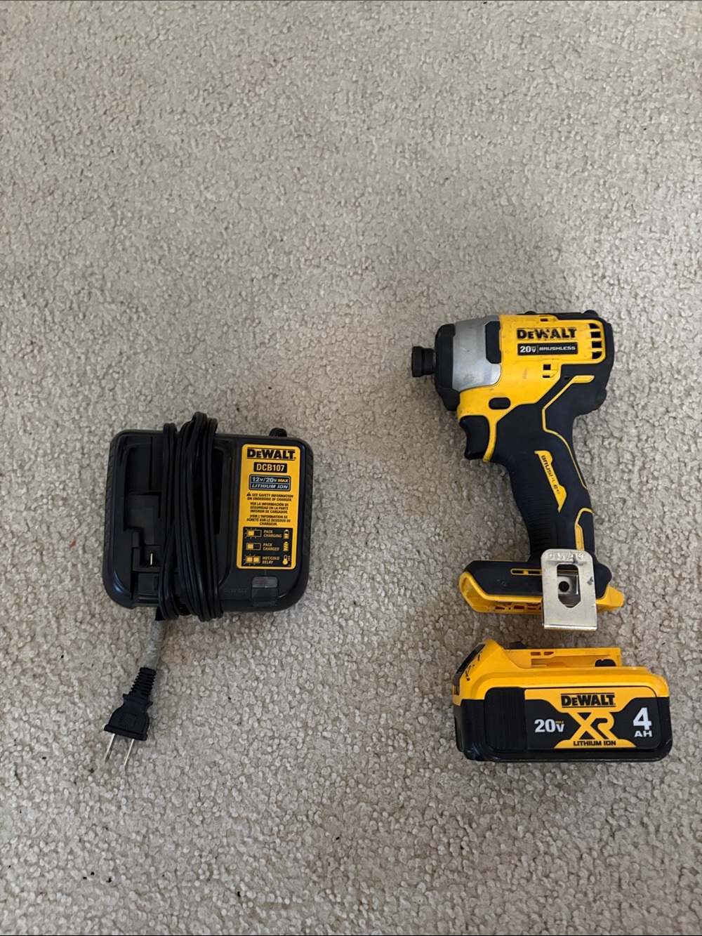 DeWALT 20V XR Cordless Impact Driver Kit - Yellow/Black